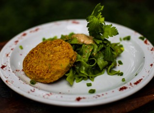 Bean burger and spinach pasta