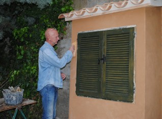 Finishing the plastering