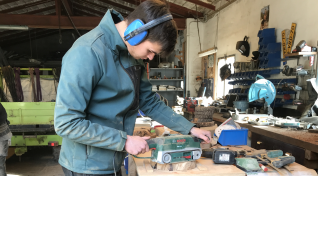 Wouter in action sanding